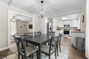 Dining - 3-bedroom 2 bathroom River house on the Santa fe Ft white Fl (Fort White)