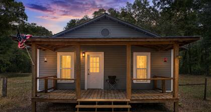 3-bed 2 bath River house on the Santa fe. 6 miles from Ginnie Springs