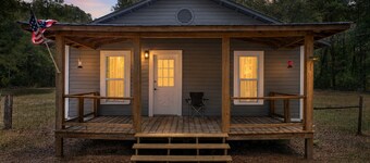 3-bed 2 bath River house on the Santa fe. 6 miles from Ginnie Springs