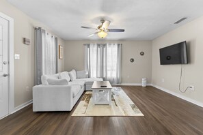 Smart TV - 3-bedroom 2 bathroom River house on the Santa fe Ft white Fl (Fort White)