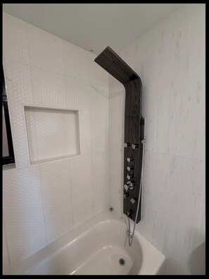 Bathroom - Cozy Boho Stay & FIFA & 15 Min to NYC Bright 2BR (Jersey City)