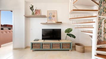 Deluxe Apartment, Balcony | Interior