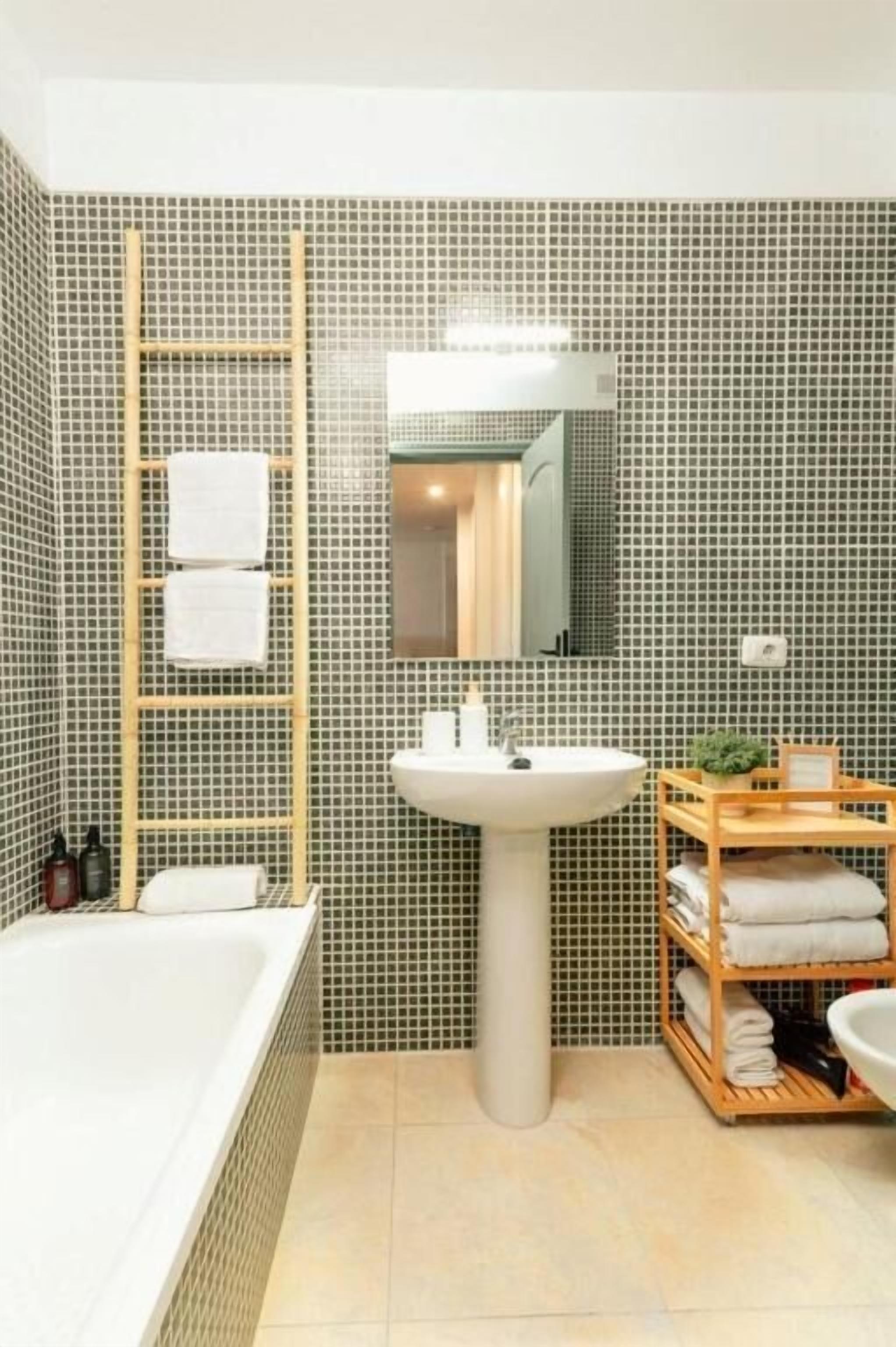 Deluxe Apartment, Balcony | Bathroom