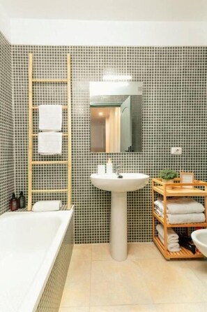 Deluxe Apartment, Balcony | Bathroom - Brisas de Güimar (CN)