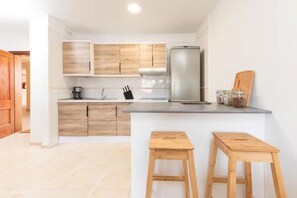 Deluxe Apartment, Balcony | Private kitchen - Brisas de Güimar (CN)