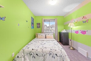 3 bedrooms, iron/ironing board, free WiFi, bed sheets - Private Suite/King Bed/ Modern 3BR Home/ Edmonton/Fast WiFi (Edmonton)