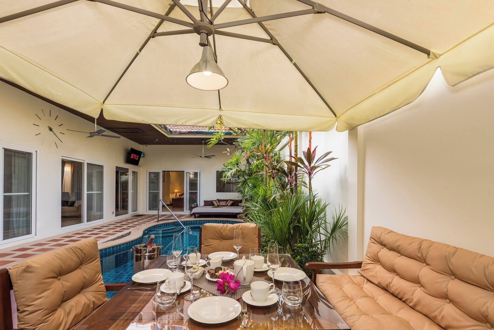 Villa, 2 habitaciones, alberca privada, vista a la alberca | Comedor