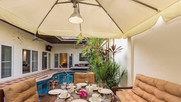 Villa, 2 habitaciones, alberca privada, vista a la alberca | Comedor