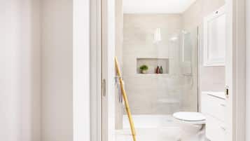 Deluxe Apartment | Bathroom