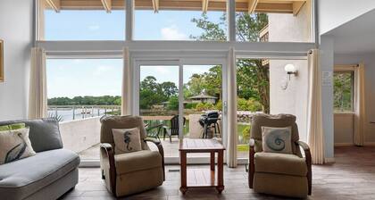 Heron's Rest at Port Villas by Avantstay Waterfront Cove + Dock + Deck Walk to Beach + Sea Pines