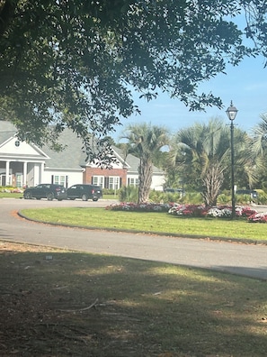 Property grounds - Beautiful 1-bedroom studio located at Brunswick Plantation Golf Resort, Calabash (Calabash)
