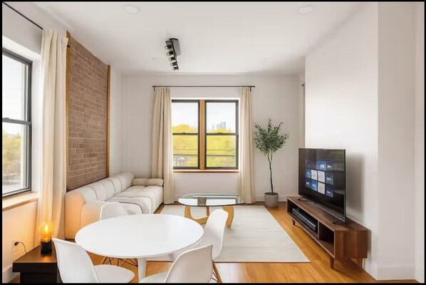 Interior - Velvet Skyline & FIFA & Boho 2BR 15 Min To NYC (Jersey City)