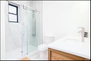 Bathroom - Velvet Skyline & FIFA & Boho 2BR 15 Min To NYC (Jersey City)