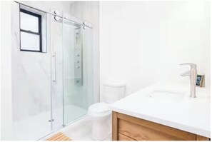 Bathroom - Velvet Skyline & FIFA & Boho 2BR 15 Min To NYC (Jersey City)