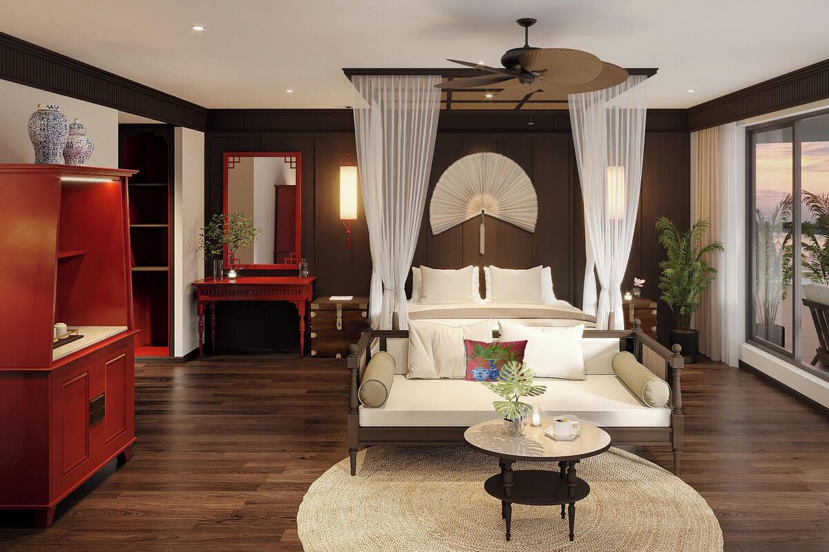 Quarto com cama, mesa de cabeceira e um armário vermelho.