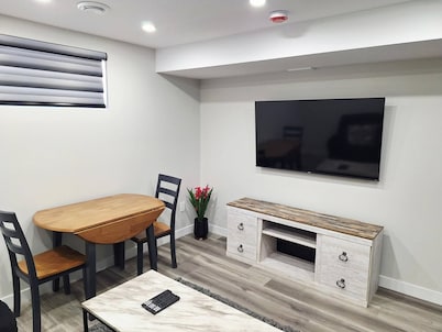 Cozy Two Bedrooms Basement Suite