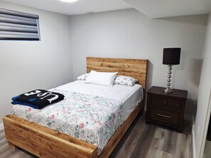 House, 2 Bedrooms - Cozy Two Bedrooms Basement Suite (Winnipeg)