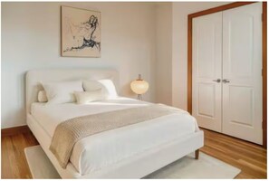 WiFi, bed sheets - Quiet Luxury Apartment & FIFA Stay & 15 min NYC (Jersey City)