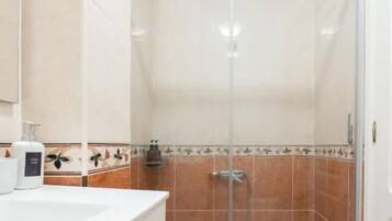 Superior Apartment, Balcony | Bathroom | Shower