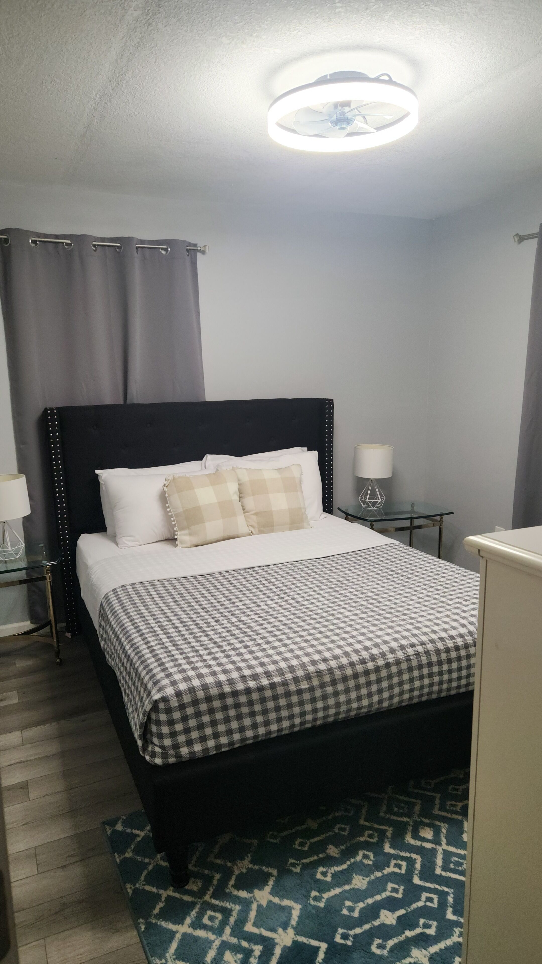 3 slaapkamers, een strijkplank/strijkijzer, wifi, beddengoed