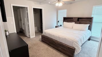 3 chambres, fer et planche à repasser, Wi-Fi, draps fournis