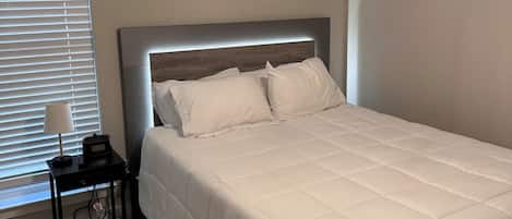 3 habitaciones, tabla de planchar con plancha, wifi y ropa de cama