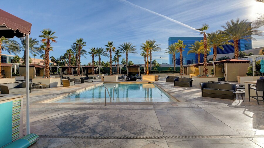Remodeled MGM Signature Suite High FLR