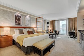 Premium bedding, in-room safe, desk, blackout curtains - Remodeled MGM Signature Suite High FLR  (Las Vegas)