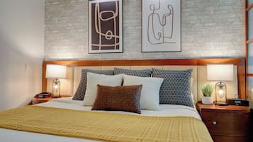 Junior studio suite, kitchenette, uitzicht op de stad | Luxe beddengoed, een kluis op de kamer, een bureau