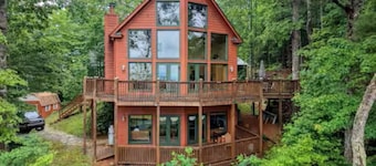 Mountain 3BR cabin w/ breathtaking views, home gym, and pool table!