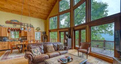 Mountain 3BR cabin w/breathtaking views, home gym, and pool table!