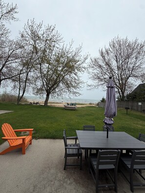 Outdoor dining - Lovango Hideaway Beach Resort-4 cottages with private beach on Lake Huron! (Oscoda)