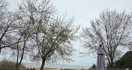 Lovango Hideaway Beach Resort-4 cottages with private beach on Lake Huron!