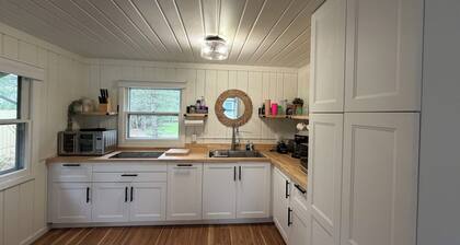 Lovango Hideaway Beach Resort-4 cottages with private beach on Lake Huron!