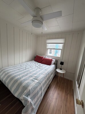9 bedrooms, free WiFi, bed sheets - Lovango Hideaway Beach Resort-4 cottages with private beach on Lake Huron! (Oscoda)