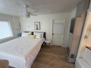 9 bedrooms, free WiFi, bed sheets - Lovango Hideaway Beach Resort-4 cottages with private beach on Lake Huron! (Oscoda)