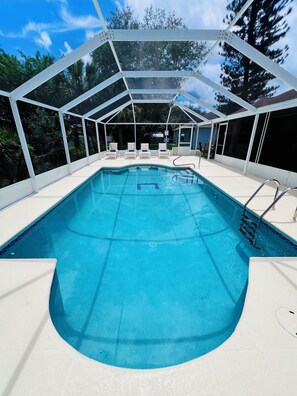 A swimming pool with a clear view of the sky and surrounding trees. - Spacious Florida Pool Retreat - 15 min from beach (Vero Beach)