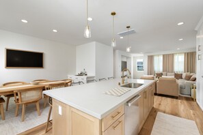 Interior - New 4BR Carlsbad Townhome w/ Heated Resort Pool (Carlsbad)