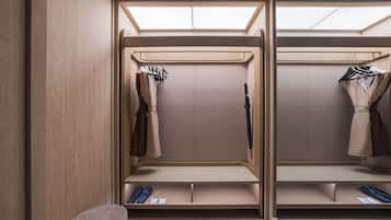 Superior Twin Room, City View | Interior