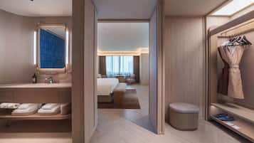 Quarto casal standard, vista para a cidade | Roupas de cama premium, frigobar (abastecido com itens grátis)