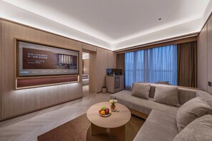 Classic Suite, City View | Living area - Orange Crystal Hotel Chengdu South Railway Station (Chengdu)