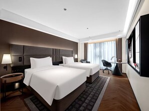 Desk, laptop workspace, iron/ironing board, free WiFi - Chengdu Twin Towers Intercity Hotel (Chengdu)