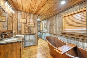 Hair dryer, towels, soap, shampoo - Cooper Creek-Peaceful 2BR fishing cabin on Cooper Creek w/hot tub. Dog-friendly! (Suches)