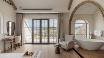 Executive Suite, 1 King Bed, Hot Tub, City View | Free minibar items, in-room safe, individually furnished, free WiFi