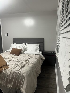 6 bedrooms, iron/ironing board, WiFi, bed sheets - Spacious 6-bedroom house with sauna and massage chairs in awesome Mount Laurel (Mount Laurel Township)