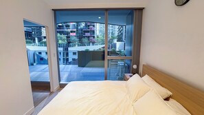 2 habitaciones, escritorio, tabla de planchar con plancha y wifi 