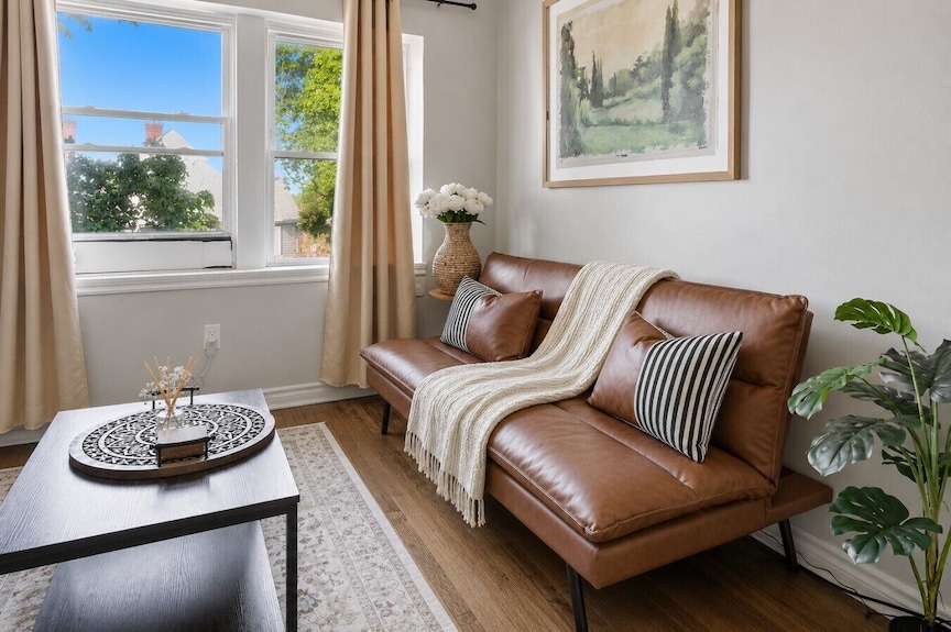 Walkerville 1br Apartment | Wifi + Workspace - Windsor