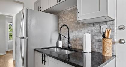 Walkerville 1BR Apartment | WiFi + Workspace