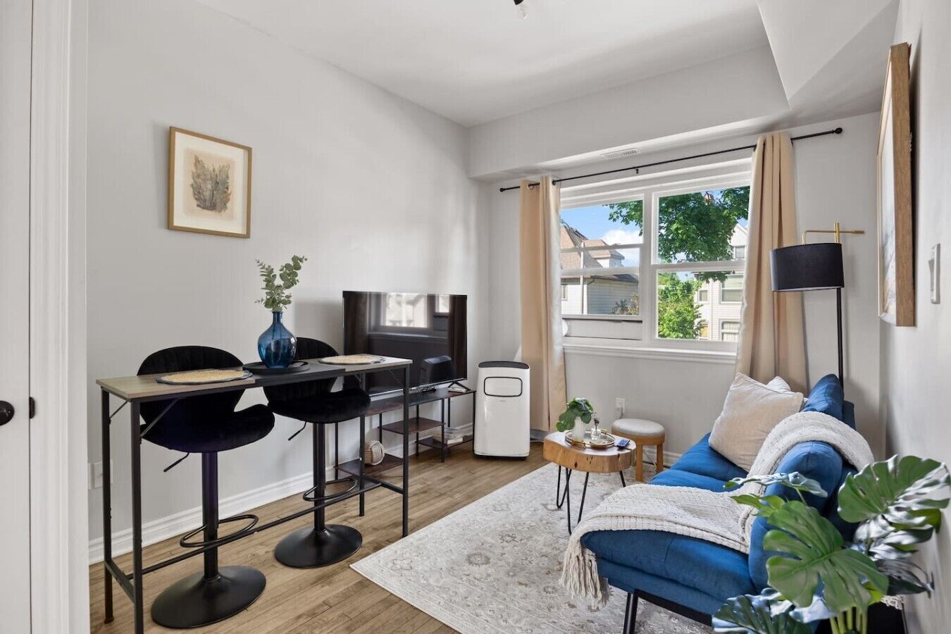 Walkerville 1br Suite + Office | Near Casino & Ford - Windsor