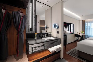 Superior Twin Room, Courtyard View | Premium bedding, down comforters, pillowtop beds, free minibar - IntercityHotel Taikoo Li Chunxi Rd (Chengdu)